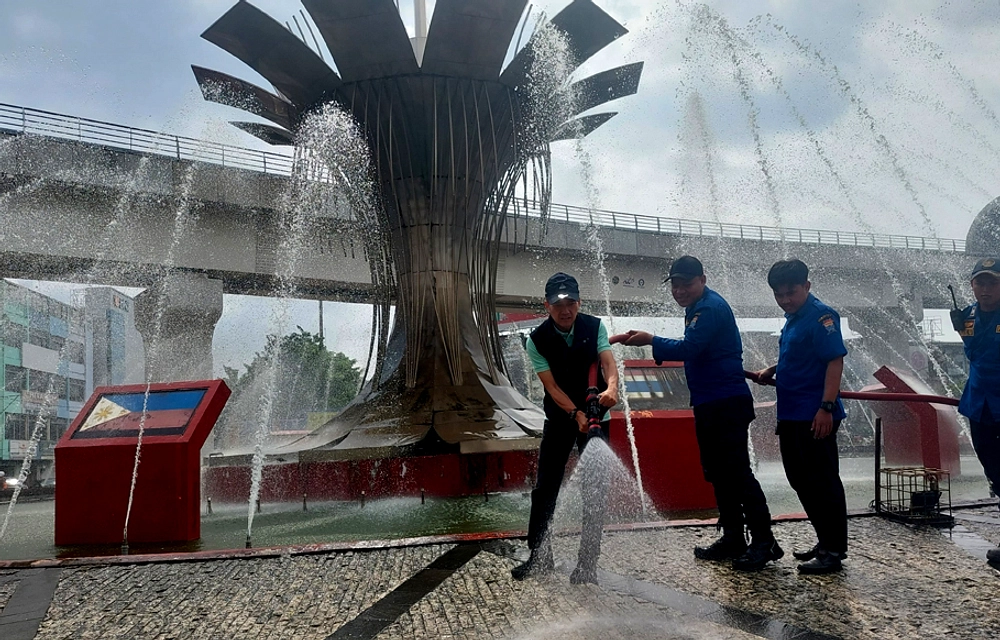 10 Ribu Warga Palembang Masih Antre Air Bersih