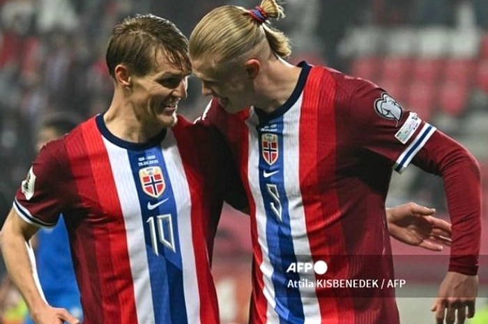 100.000 Warga Sambut Timnas Norwegia di Oslo