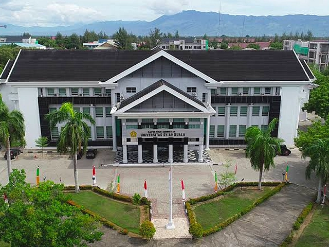 12 Dekan dan Direktur USK Dilantik, Rektor Ingatkan Amanah