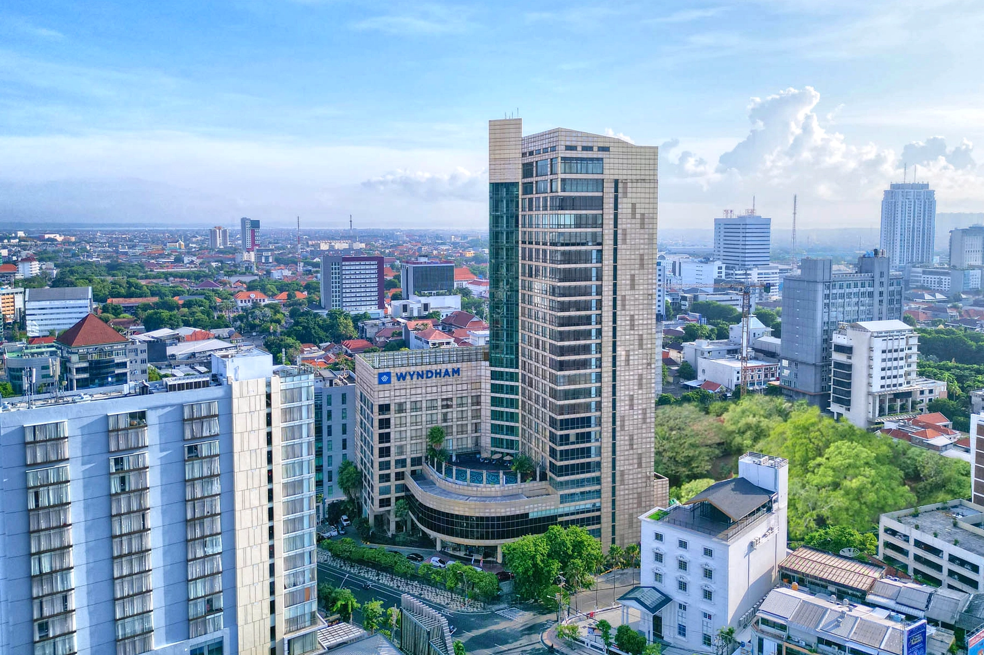 28th Sky Beach Club Hadir di Surabaya, Bawa Nuansa Bali ke Atap Hotel