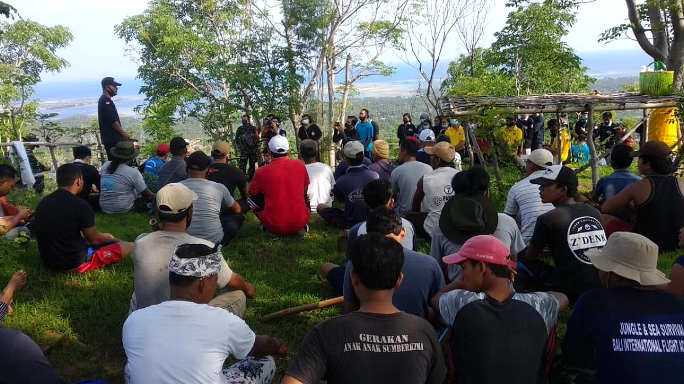300 Bibit Pohon Tanam di Jangkrik, Gianyar Rayakan Hari Bumi