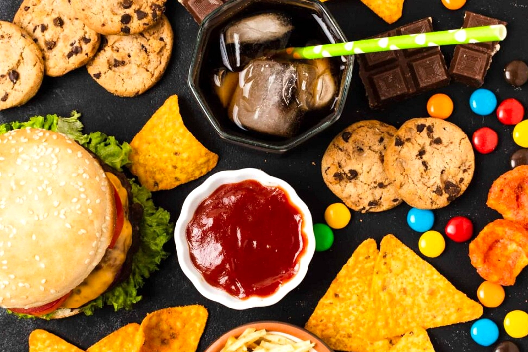 5 Makanan Pemicu Kanker Mulut Selain Rokok