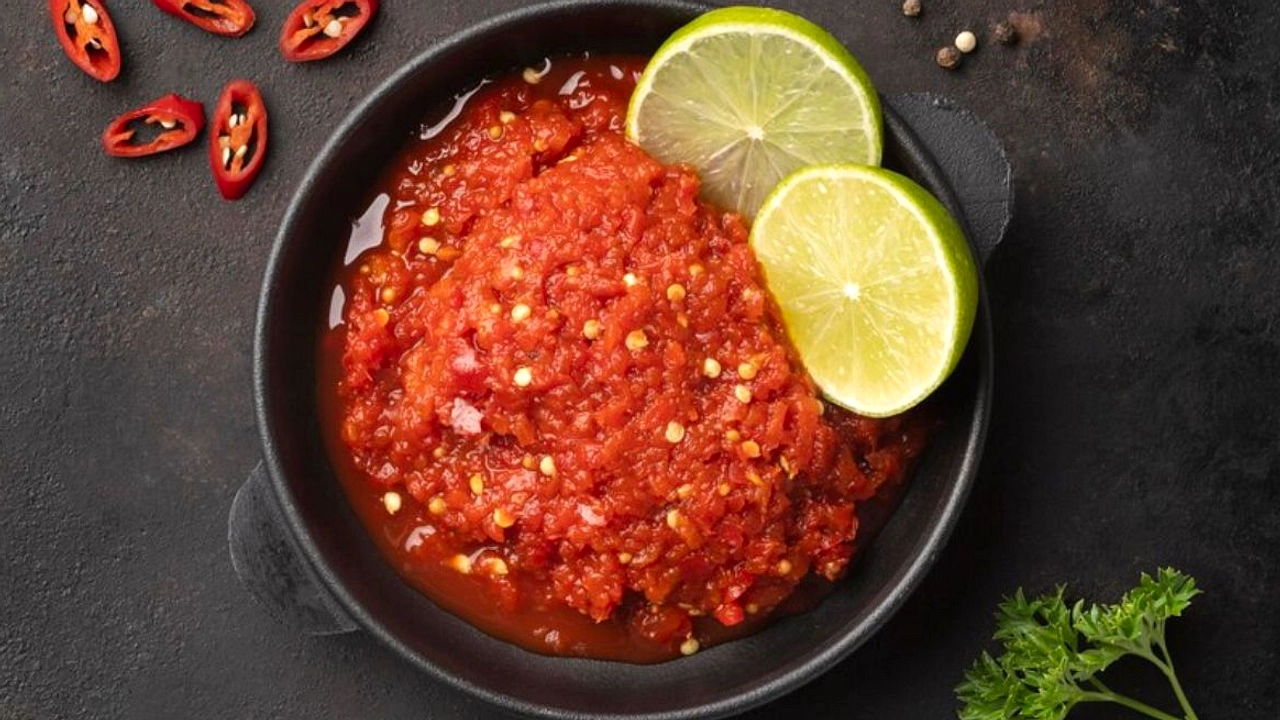 5 Makanan Terpedas Dunia, Hot Wings hingga Sambal Ulek