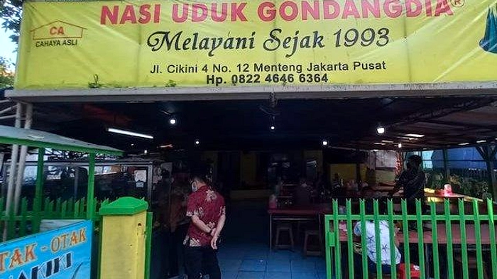 5 Restoran Legendaris Gondangdia untuk Makan Siang