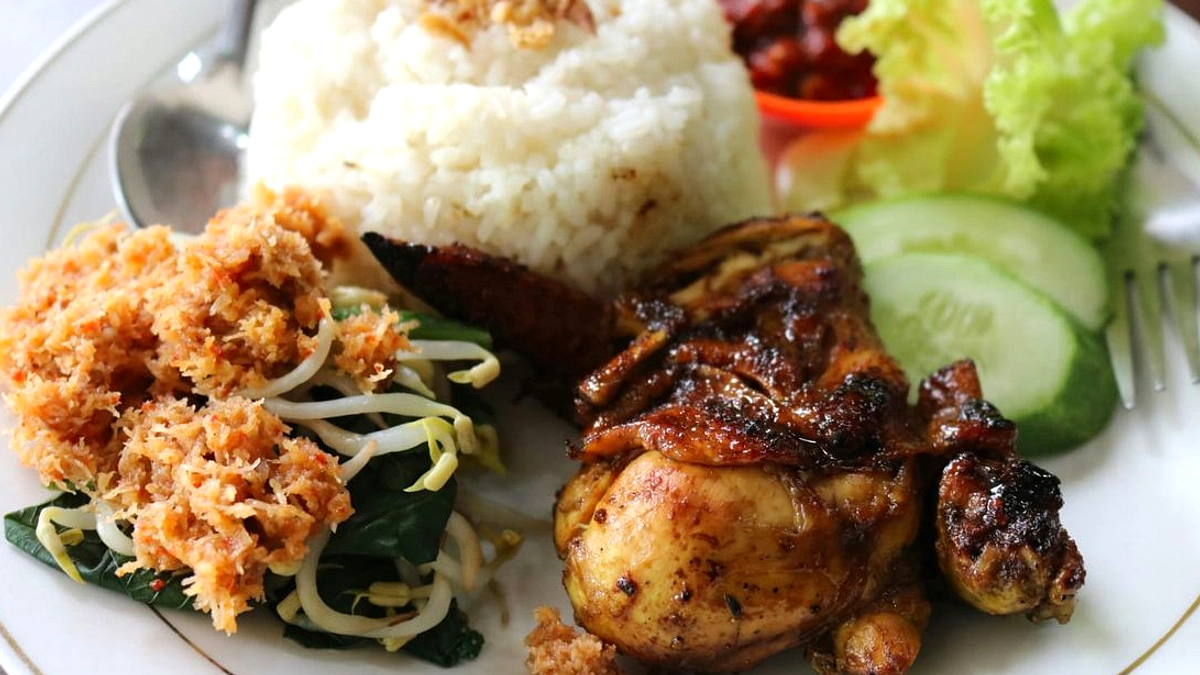 5 Tempat Nasi Uduk & Ayam Goreng Terbaik di Jakarta