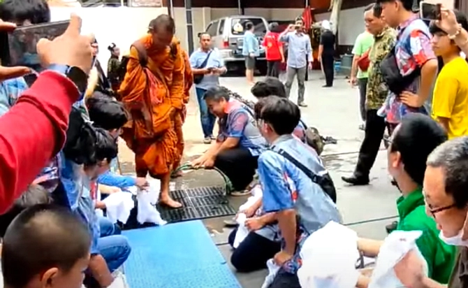 58 Biksu Thudong Indonesia Walk for Peace Datang Nganjuk