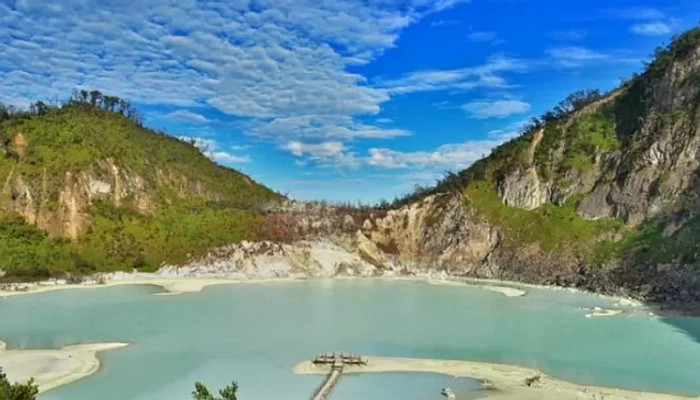 7 Destinasi di Indonesia: Ketenangan dan Petualangan