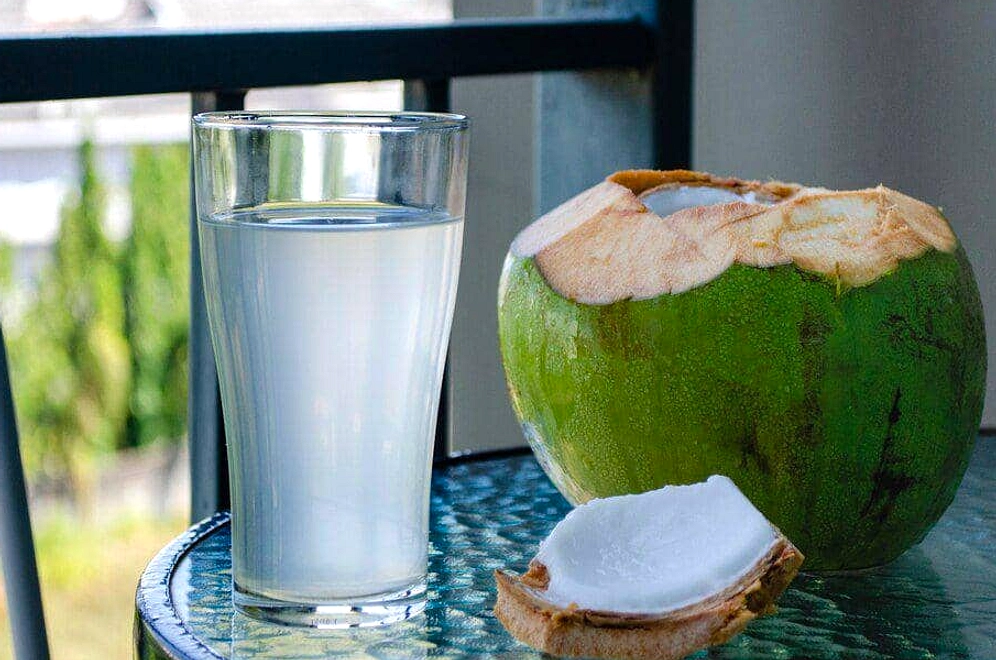 Air Kelapa Bantu Atasi Asam Lambung dan Tekanan Darah