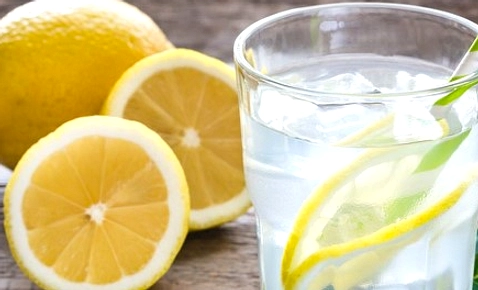 Air Lemon Hangat Bantu Turunkan Berat Badan Lebih Cepat