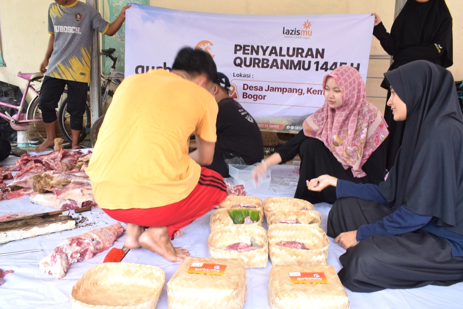 Allianz Syariah Kirim 1.000 Paket Kurban ke Daerah Terdampak