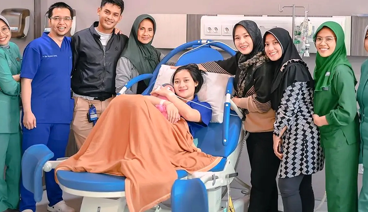 Alyssa Daguise & Al Ghazali Menyambut Putri Pertama, Soleil