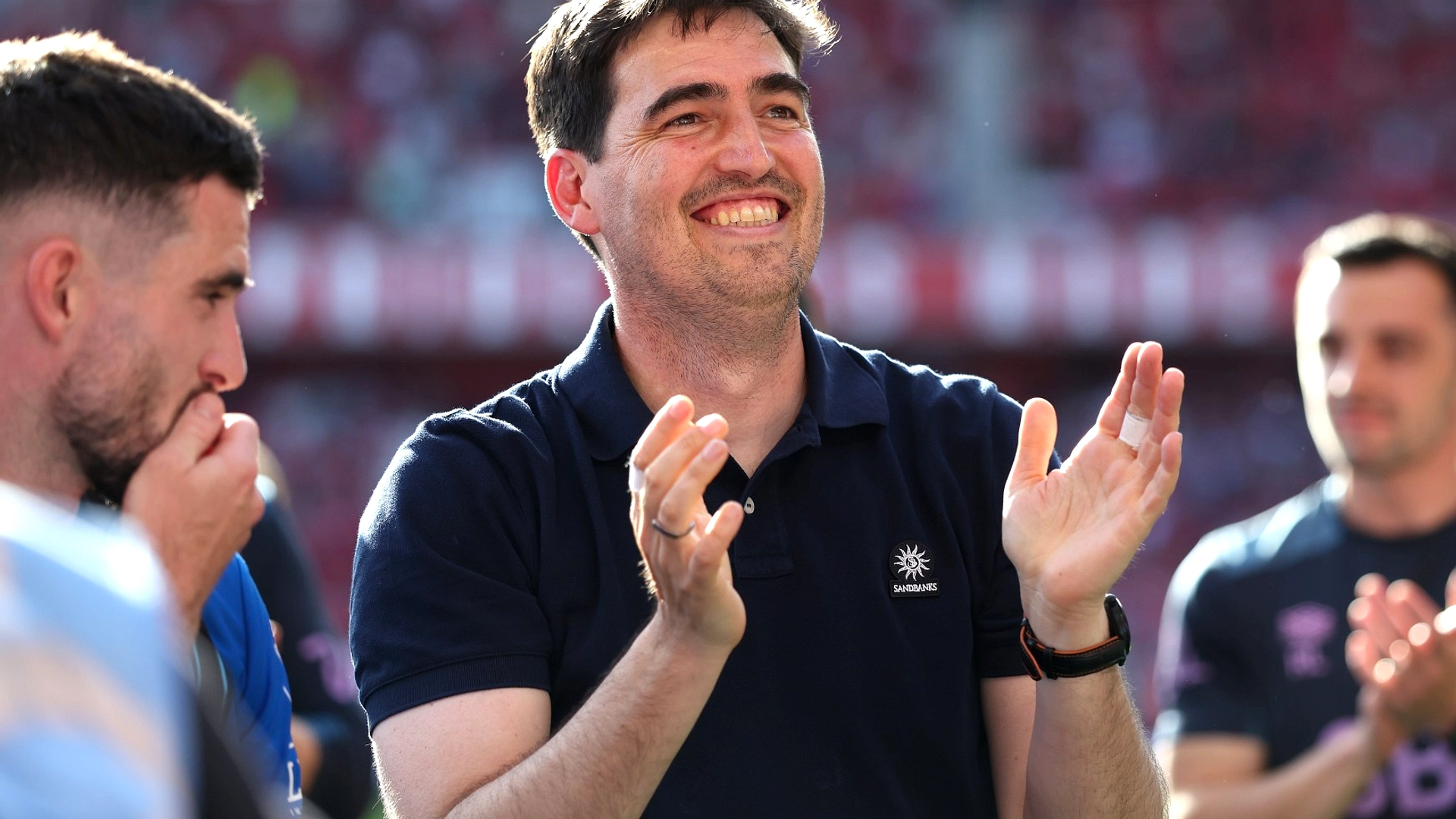 Andoni Iraola Hadapi Dua Krisis Besar di Liverpool