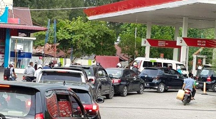 Antrian Panjang SPBU Vivo Menandai Kenaikan BBM 1 April 2026
