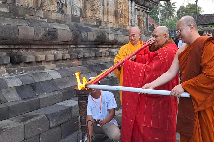 Api Waisak Disemayamkan di Mendut, Akan Dikirab ke Borobudur