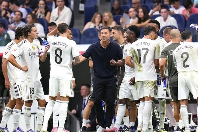 Arbeloa Pilih Alexander‑Arnold, Carvajal Tertekan Real