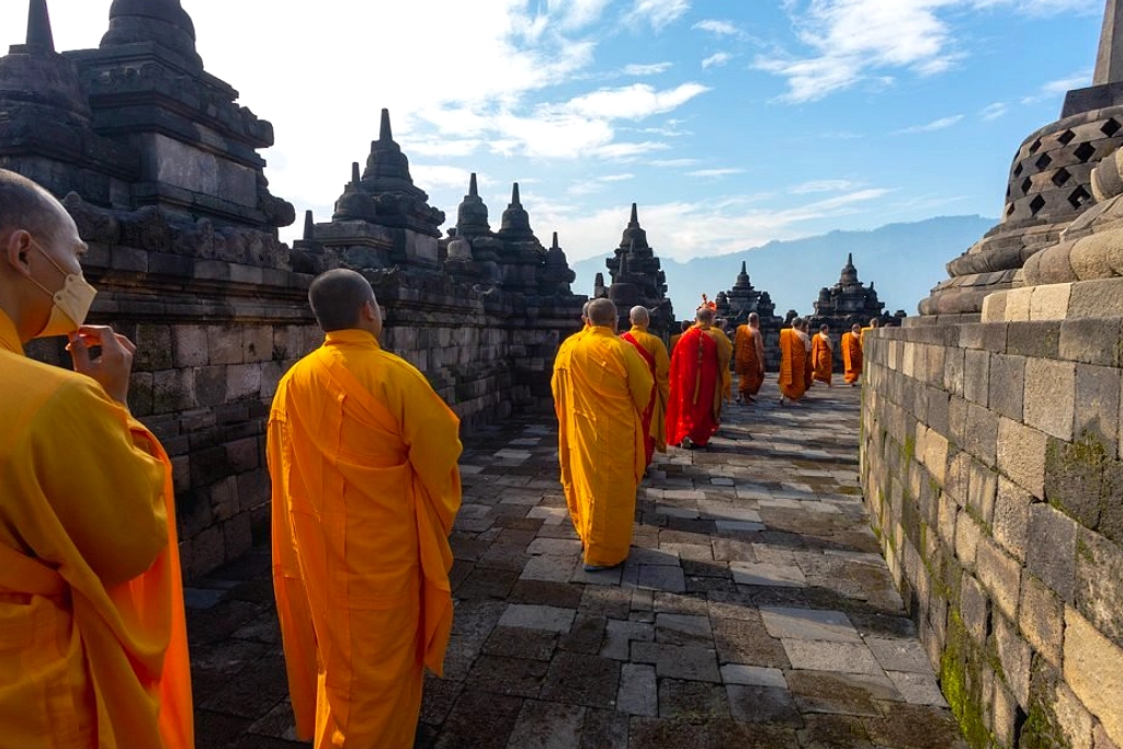 Arca Buddha Tak Selesai Dipindahkan ke Lapangan Kenari