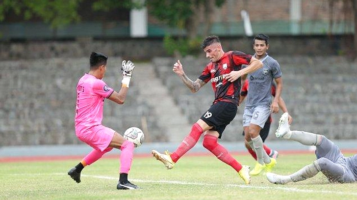 Arema FC Kalahkan Persis Solo 2-0 di Stadion Kanjuruhan