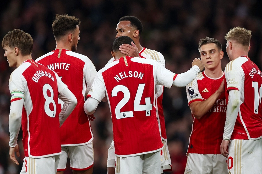 Arsenal Turun, Manchester City Menekan, Siapa Juara?