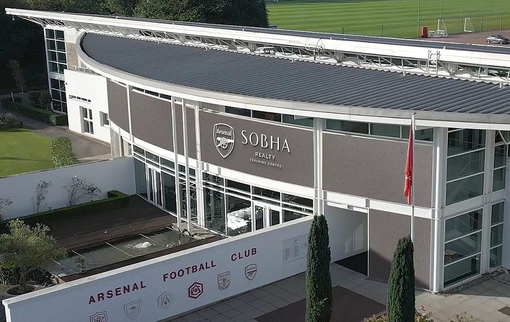 Arsenal Uji Metode Baru: Layar Lebar di Lapangan Pra‑Wedang