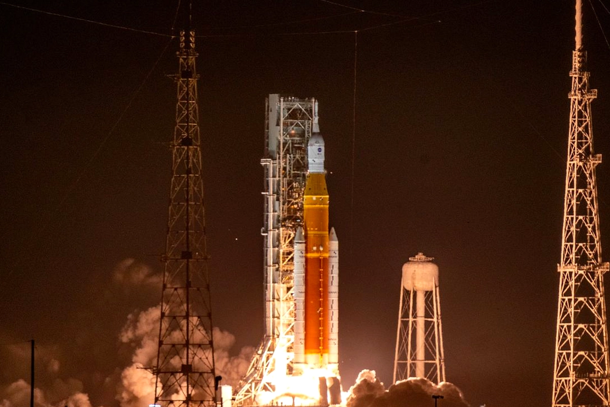 Artemis II Berhasil Lakukan Flyby Bulan dan Ambil Foto Langka