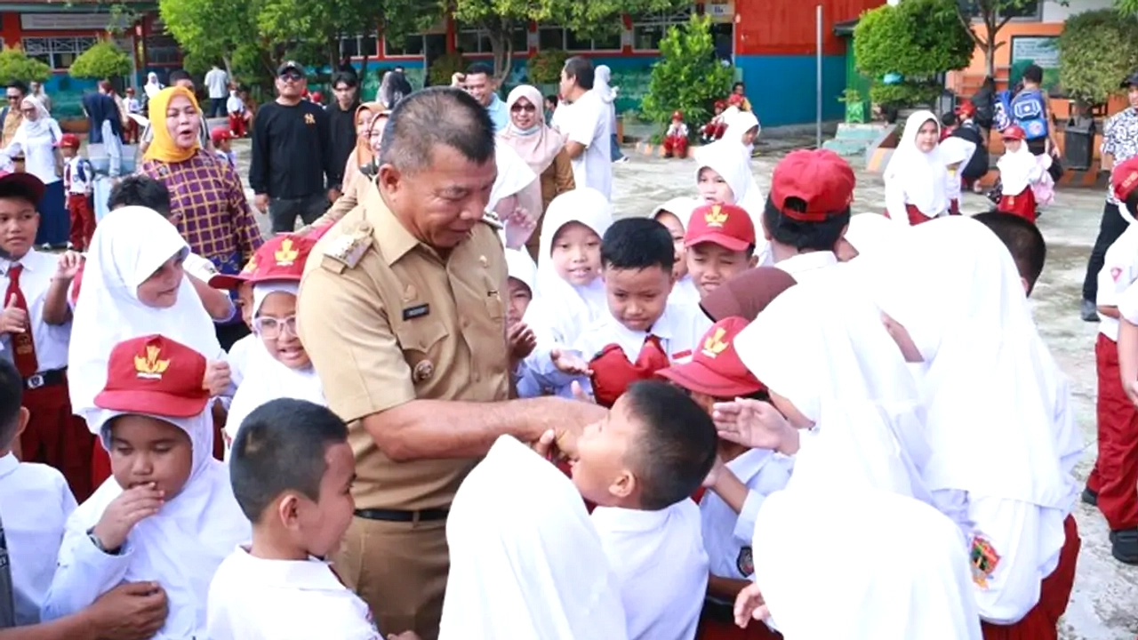 Ayah Antarkan Anak, GAMAS Digelar di Hari Pertama Sekolah