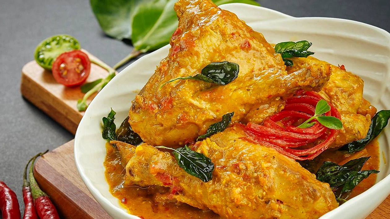 Ayam Woku Belanga Manado: Kuah Kuning, Bumbu Rempah Rumit