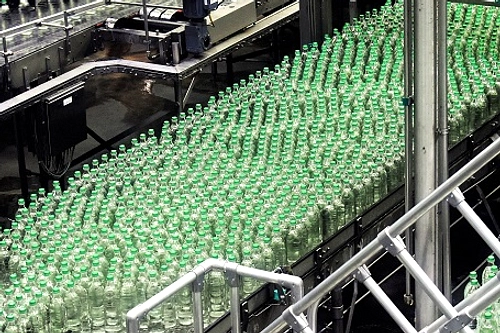 Bahan Baku Plastik AMDK Naik 100%: Dampak Industri Air Minum