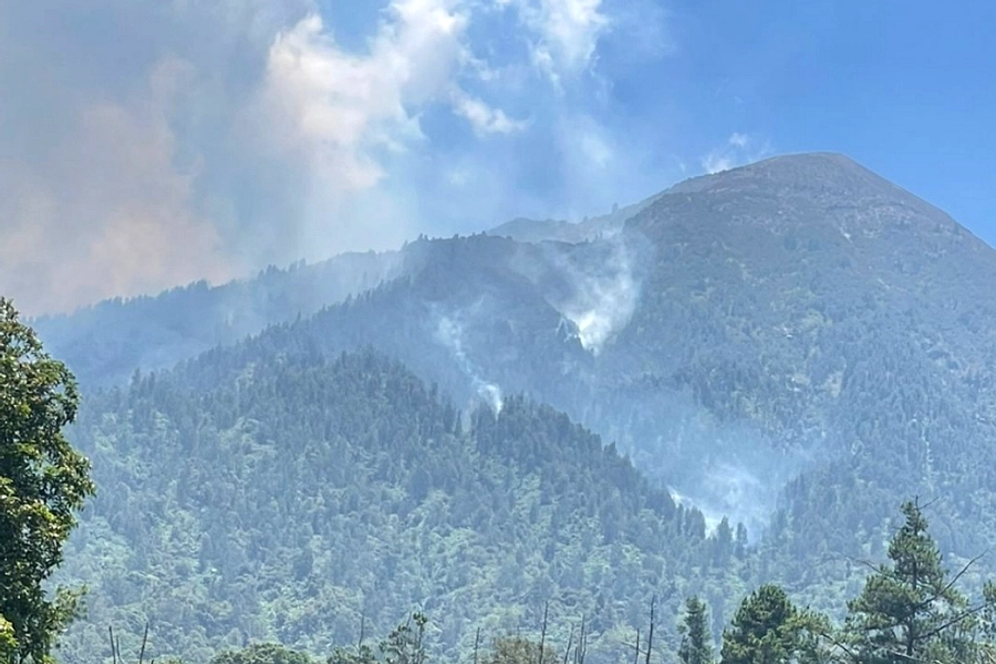 Bali Selasa 26 Mei: Berawan dan Hujan Ringan, Suhu 18-30°C
