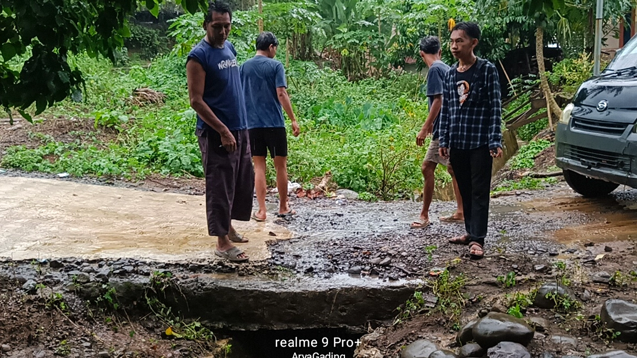 Balita Ibas Terseret Gorong-Gorong Saat Hujan Deras, Belum Ditemukan