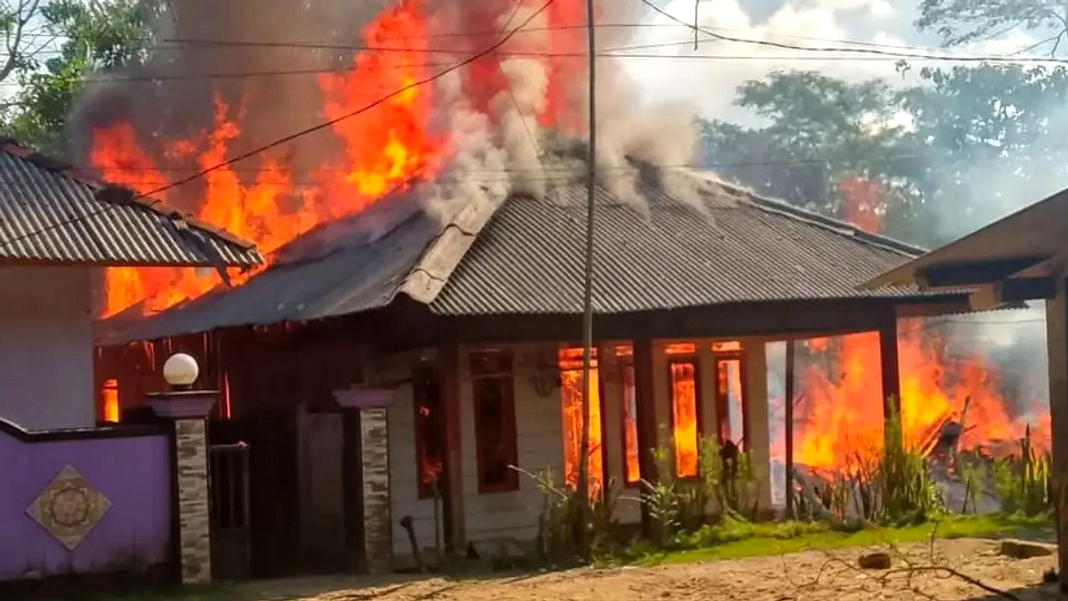 Balita Selamat dari Kobaran Api, Paman Jadi Pahlawan