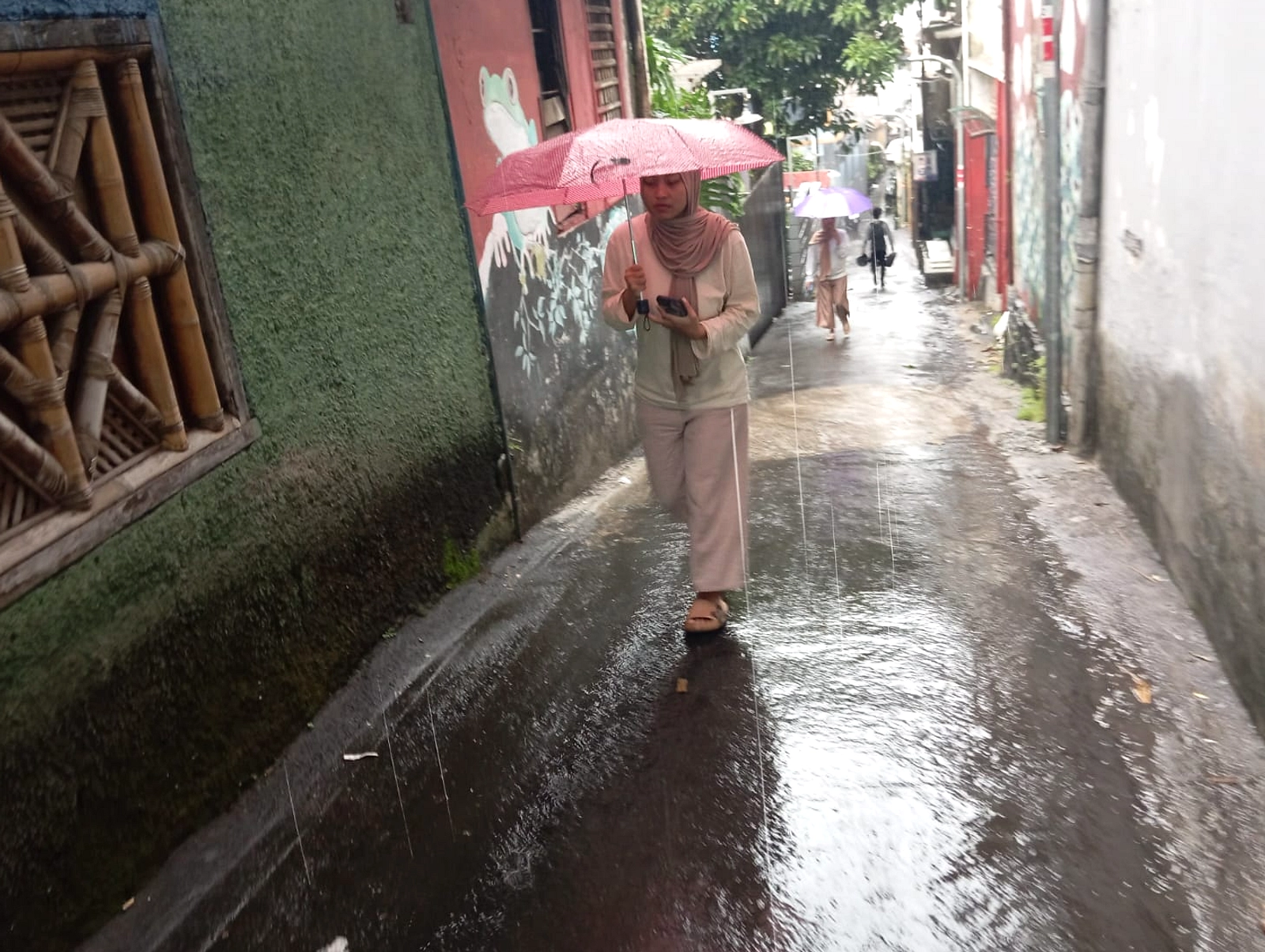 Bandung 06 Mei: Hari Berawan, Suhu Sejuk, Kelembapan Tinggi