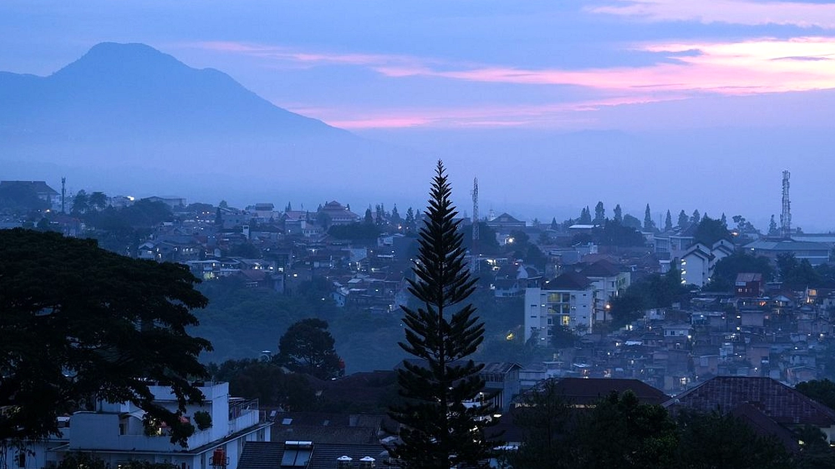 Bandung 18 Jun: Pagi Sejuk, Siang Hangat, Berawan Penuh