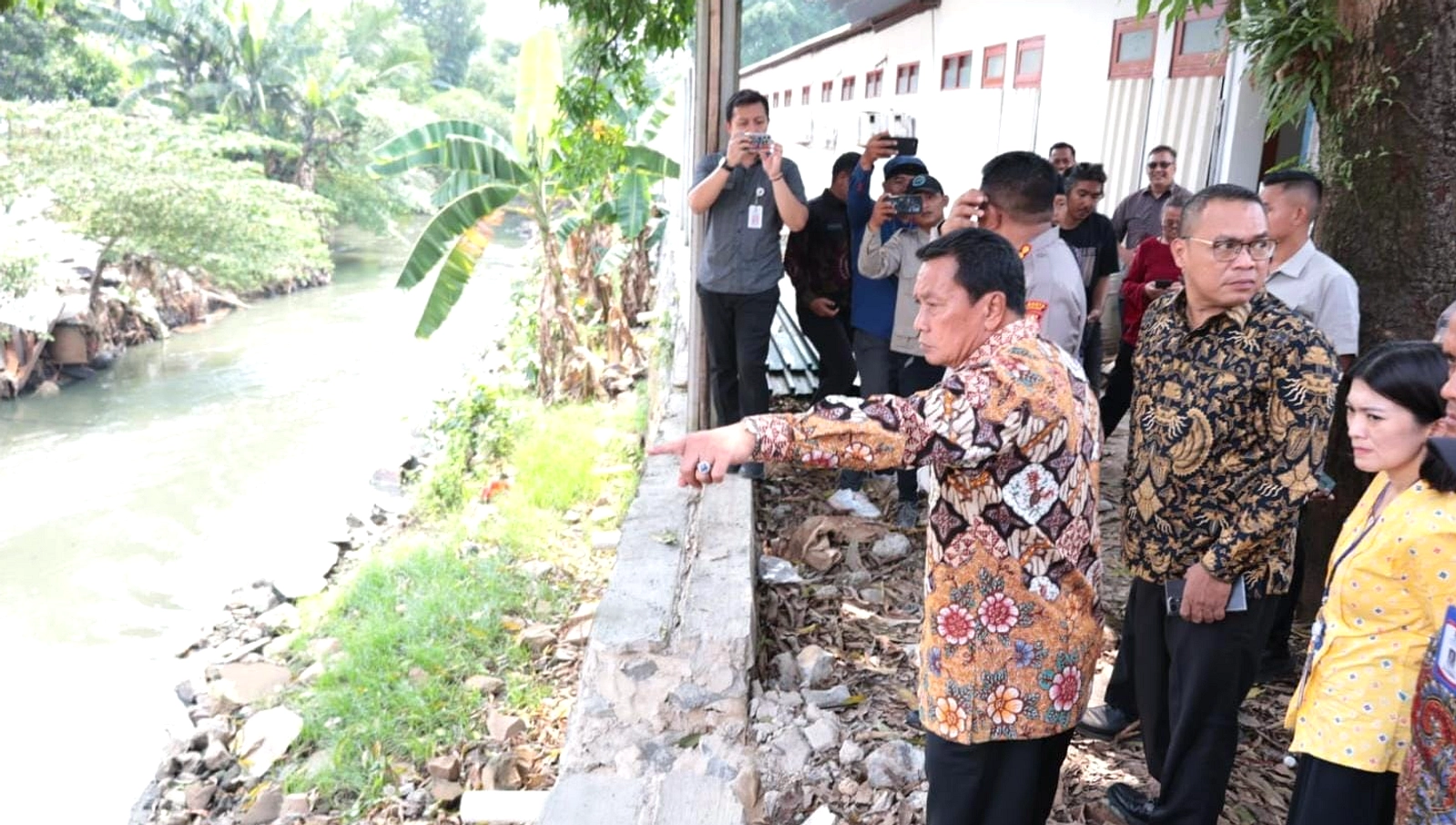 Bandung Bongkar Bangunan Liar Antisipasi Banjir