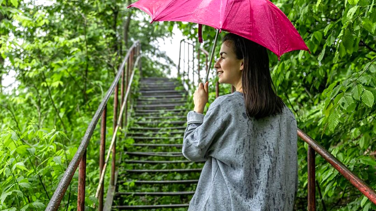 Bandung Diprediksi Hujan Ringan, Suhu 17-24°C, Musim Dingin