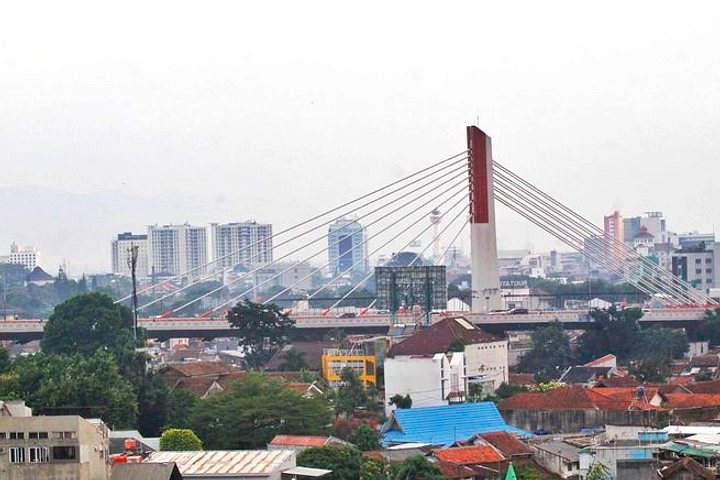 Bandung Siap Hujan Ringan 16 April, BMKG Peringat Jalan Licin