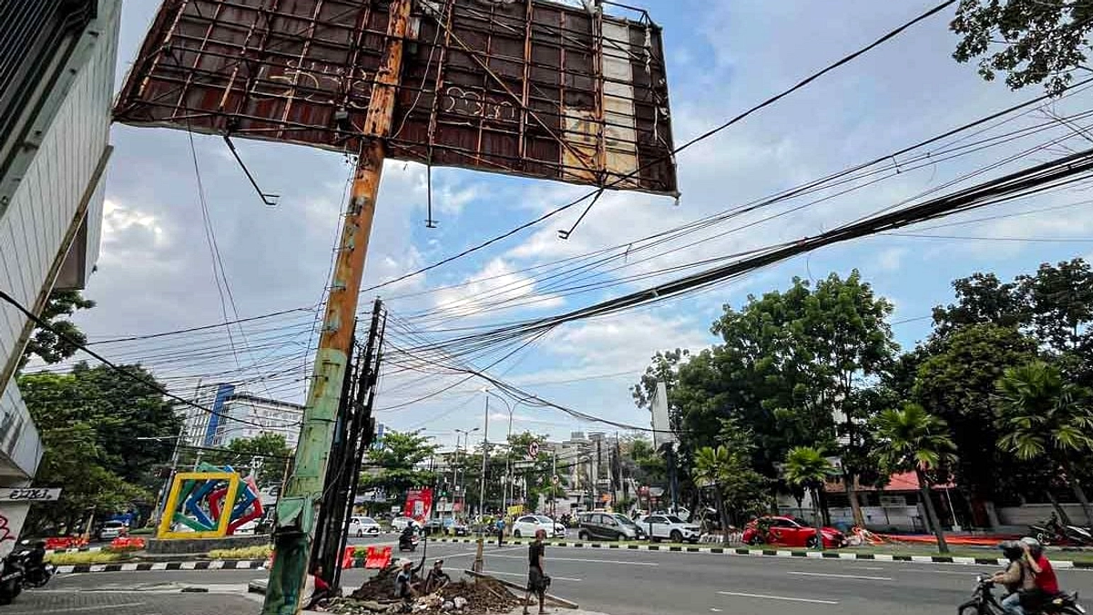 Bandung Tertibkan 2.225 Reklame Ilegal