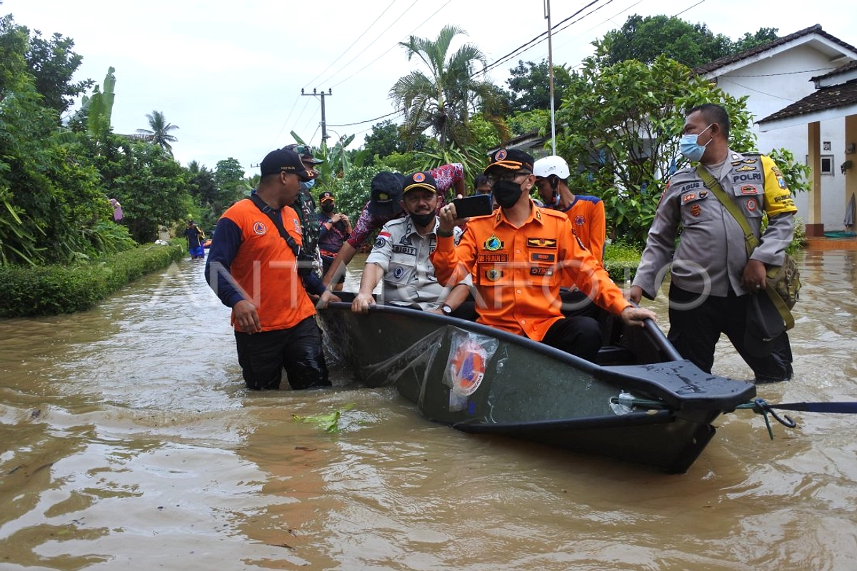 Banjir di Jalan Sumatera Jember: Air Menggenangi Jalan