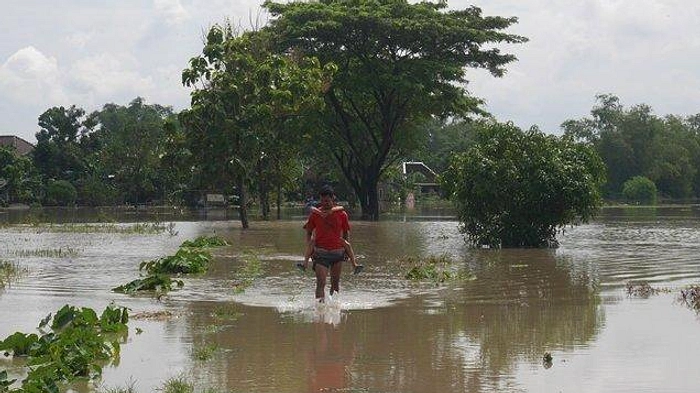 Banjir Klaten: Rumah dan Jalan Terendam 1 Meter, Pedagang