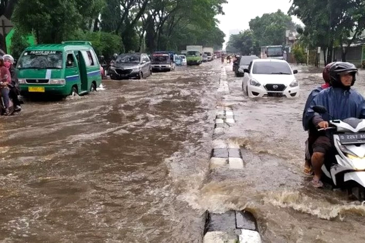 Banjir Rancanumpang: Air Tetap Menumpuk Meski Jalan Kering