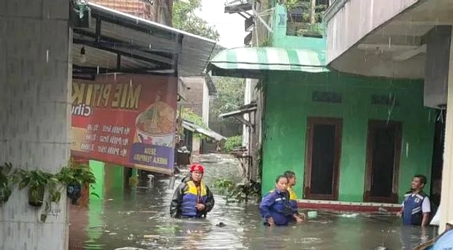 Banjir Solo 1,2 m, 9 Kelurahan Terdampak, Warga Mengungsi