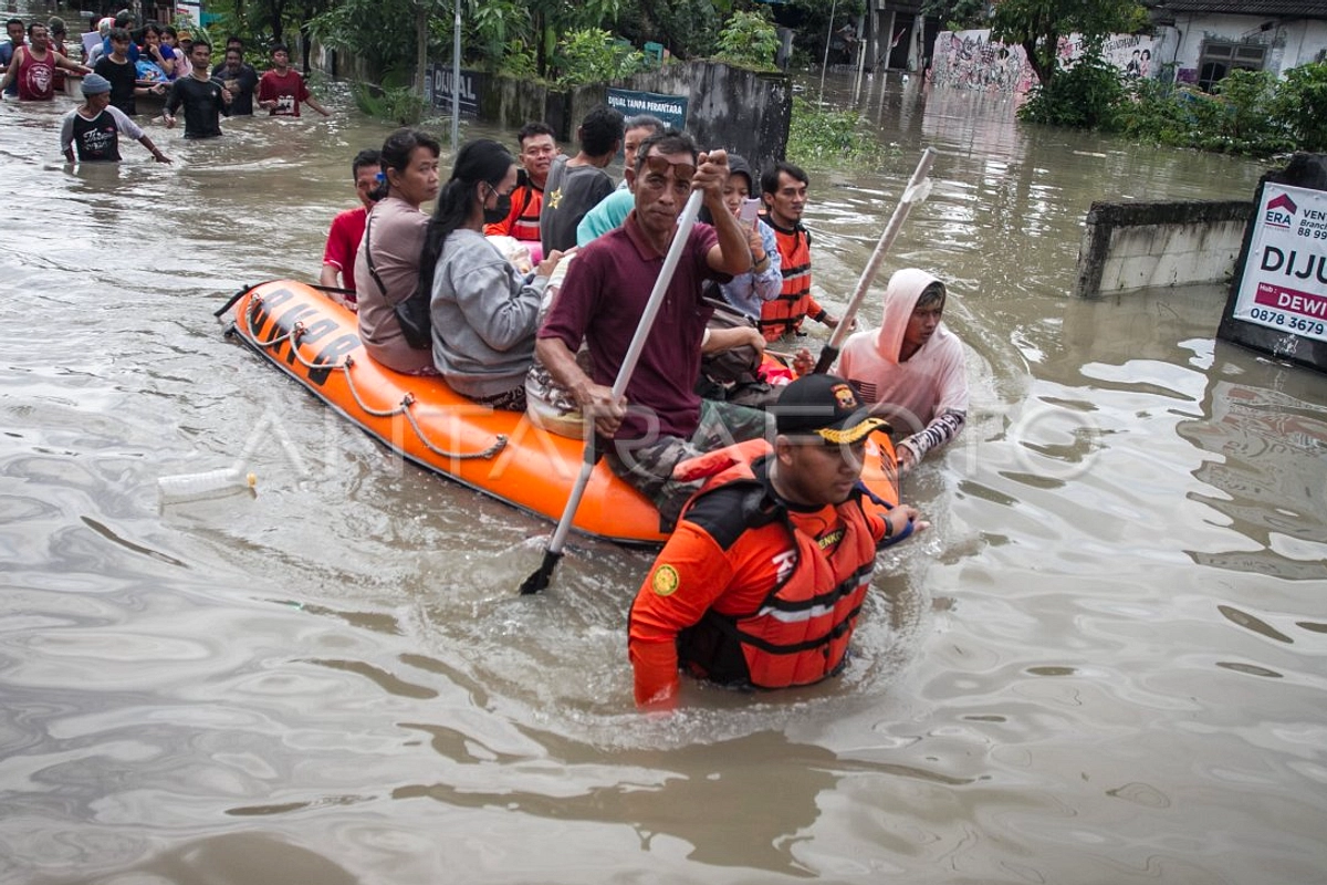 Banjir Solo Barat Surut, Timur Terendam Lagi, Siaga Merah