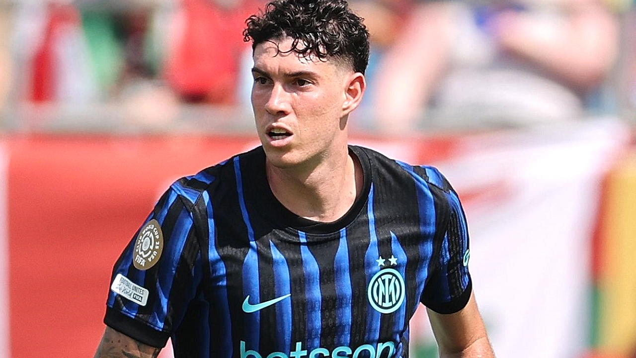 Barcelona Pertimbangkan Bek Inter Milan, Bastoni Harga Tinggi