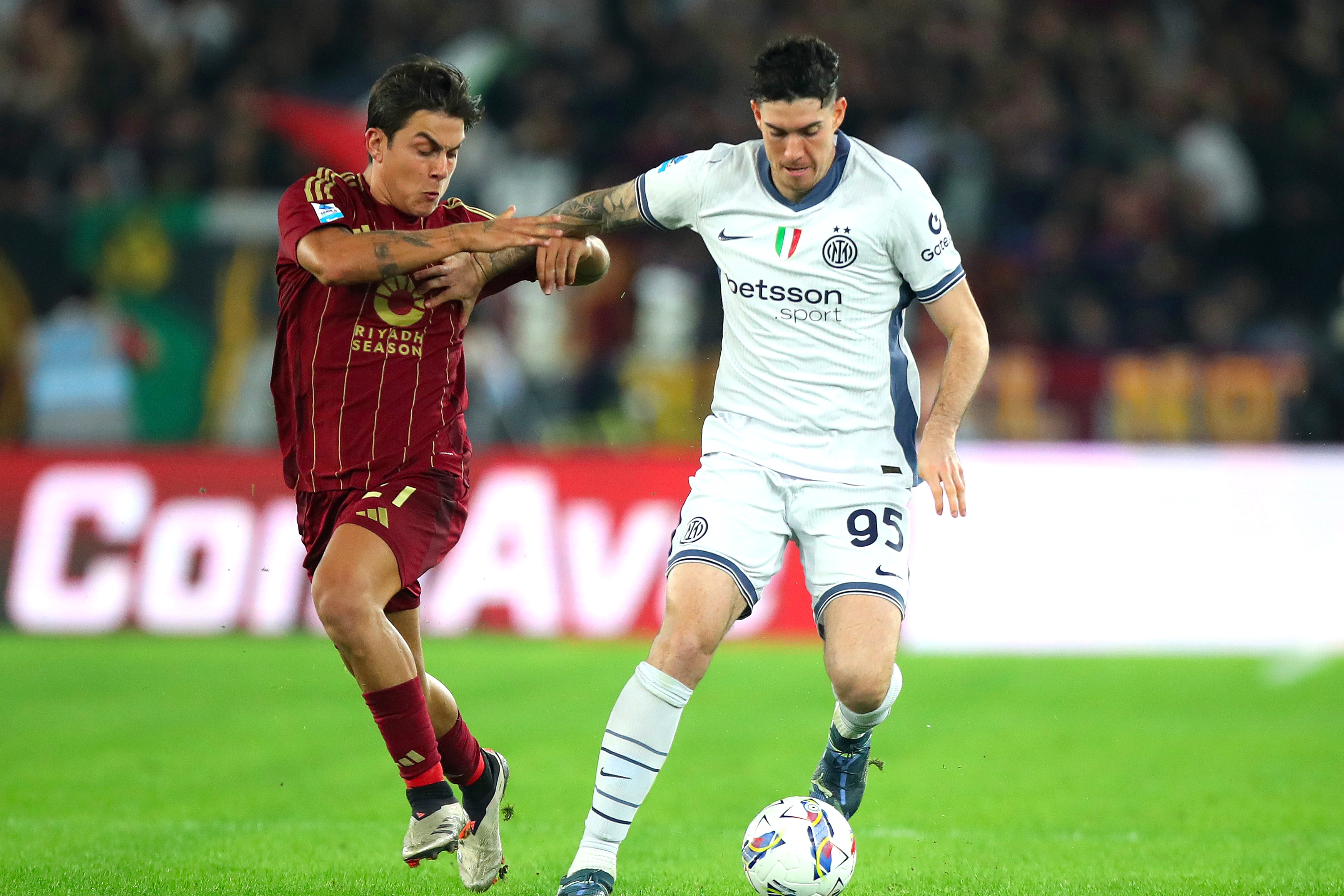 Bastoni Tetap di Inter, Ada Indikasi Pindah ke Barcelona