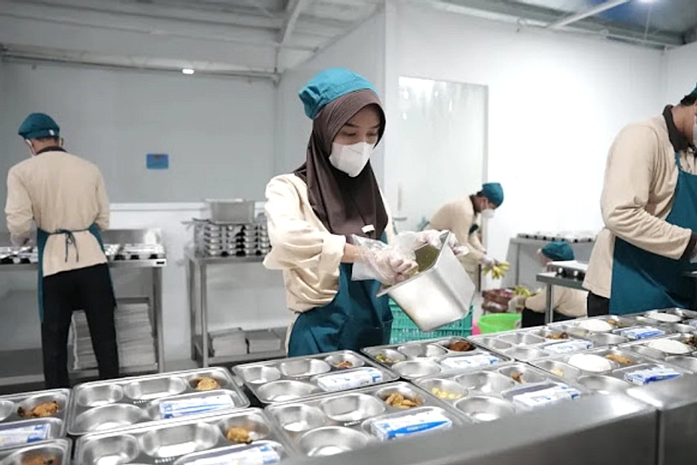 Batas Waktu Makan MBG Wajib Tercantum di Ompreng