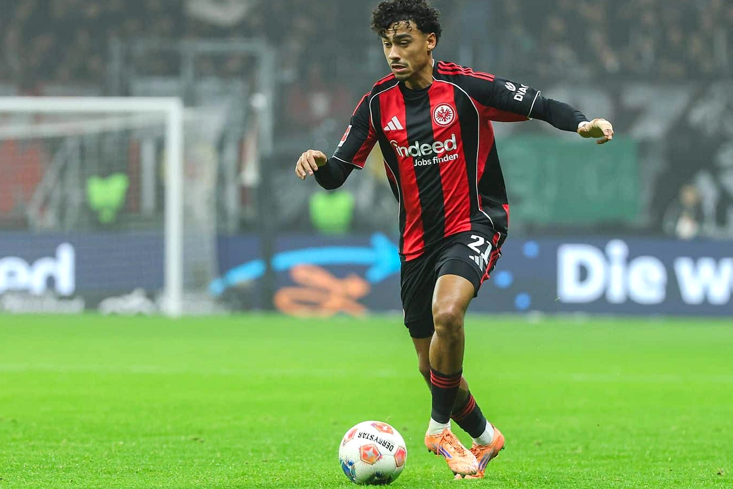 Bayern Munich Resmi Rekrut Nathaniel Brown dari Frankfurt