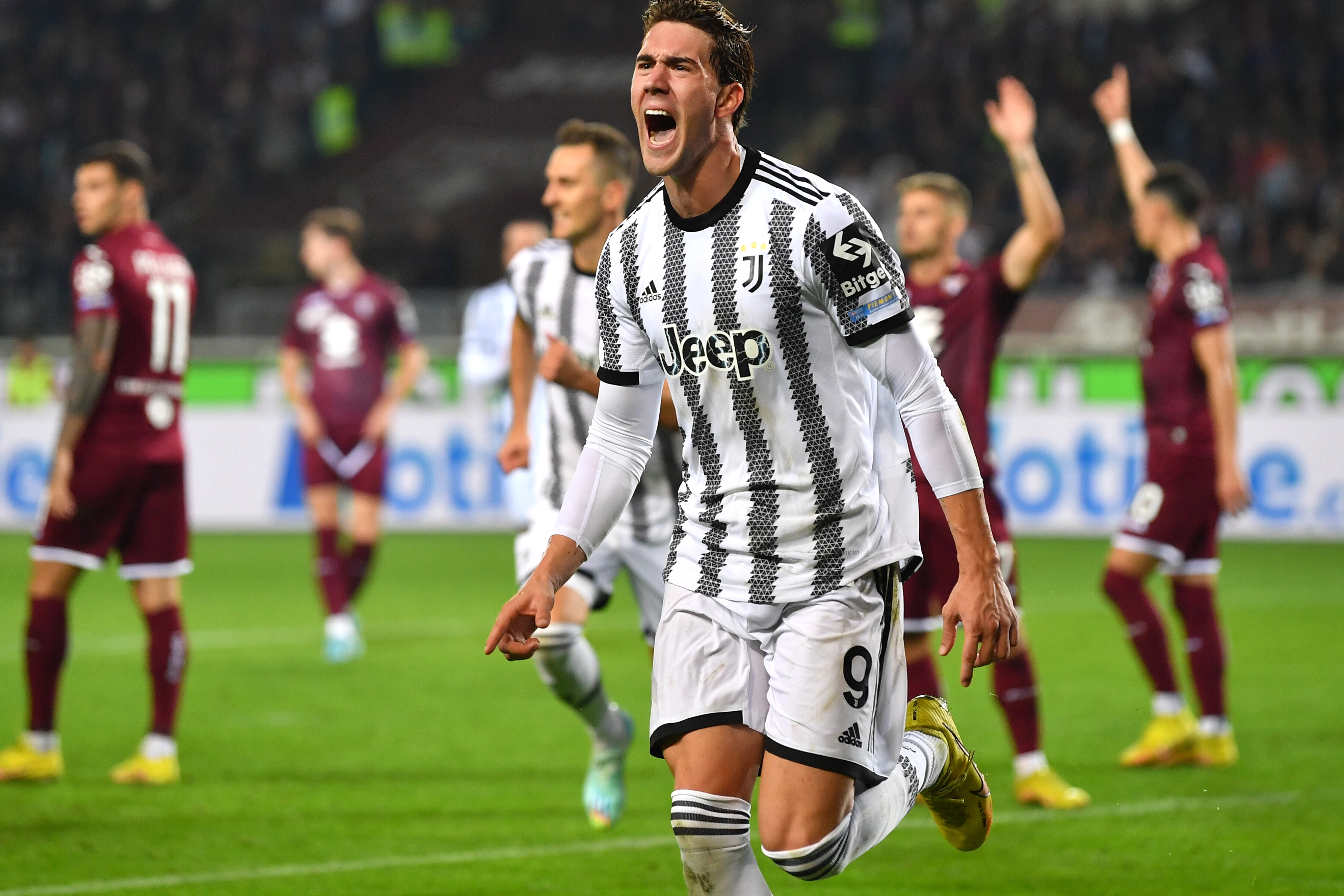 Bek Mancini Scor 2 Gol, AS Roma Menang 2-0 Lazio Derby