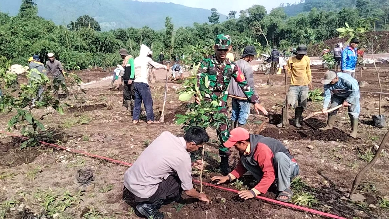 Bekas Tambang Pasir Besi di Lombok Timur Jadi Spot Foto Viral