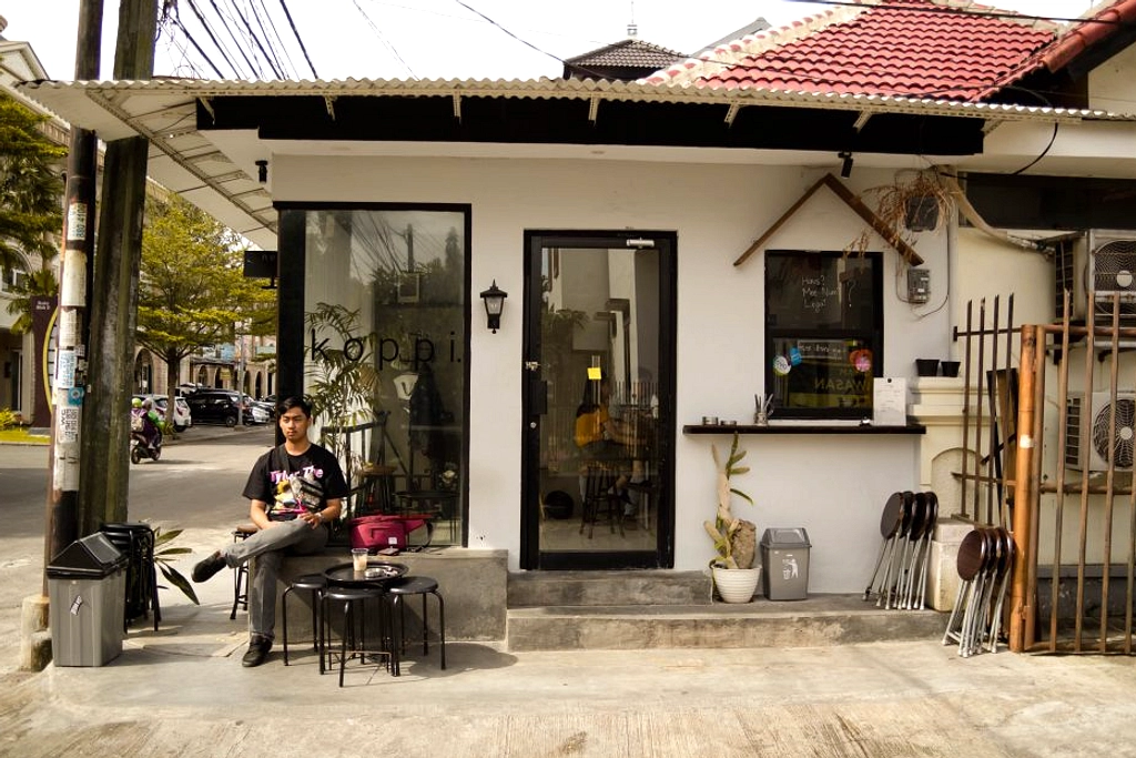 Bekasi: 5 Kafe Gelap yang Wajib Coba Pagi Ini Di Bekasi