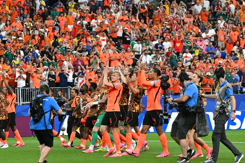 Belanda Hancurkan Swedia 5-1, Kokoh di Puncak Grup
