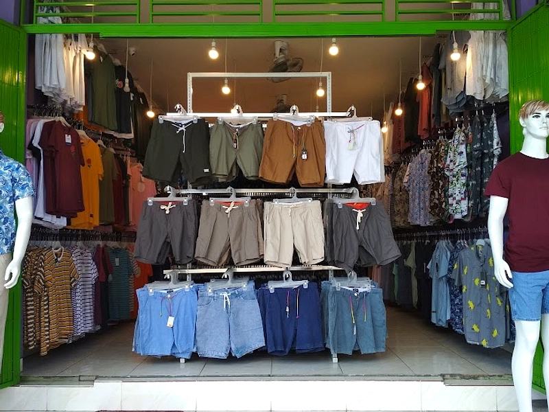 Belanja Busana Pria Bali: Kontemporer & Tradisional